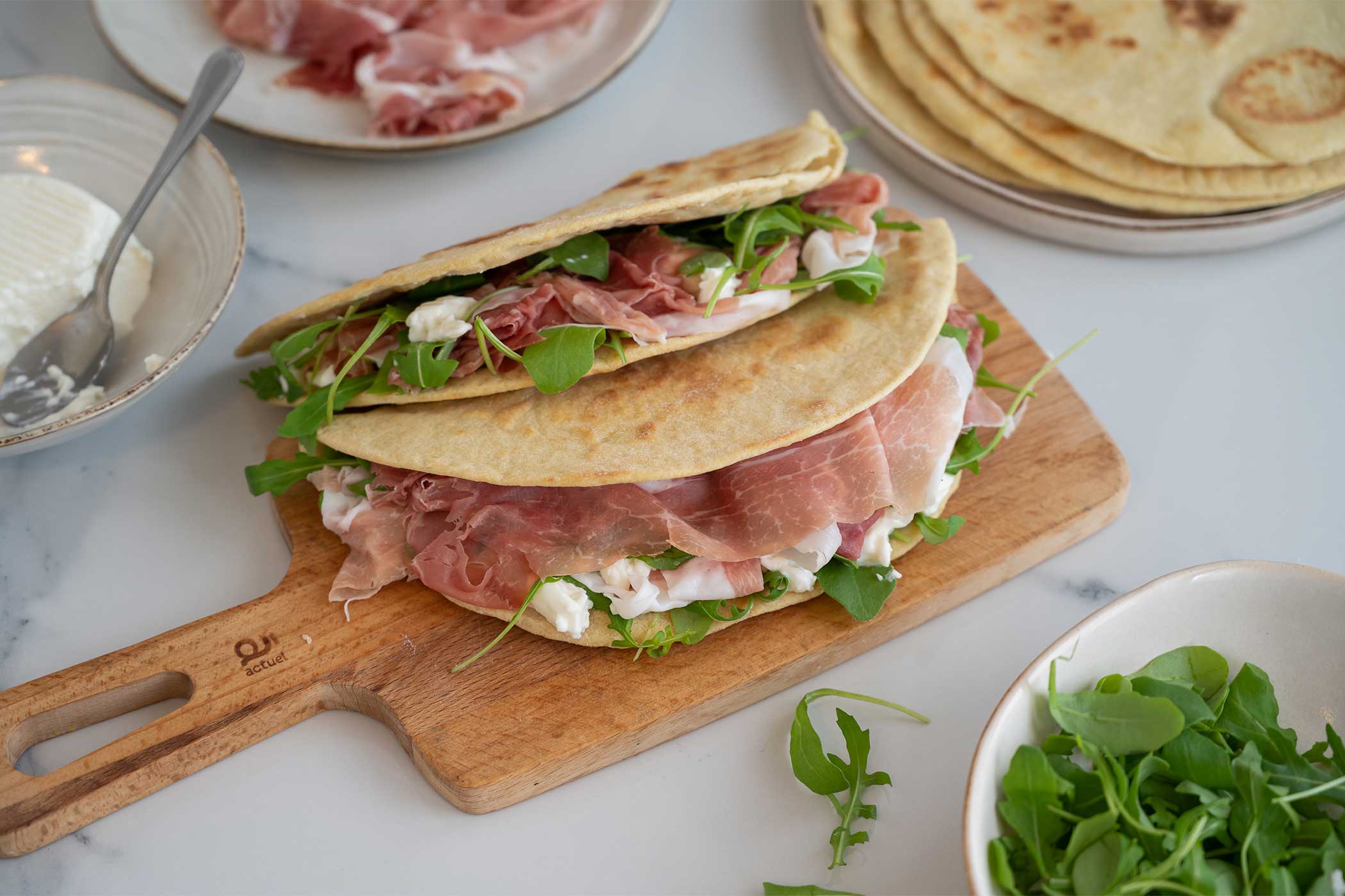 20-Piadina-romagnola-con-Prosciutto-di-San-Daniele-squacquerone-